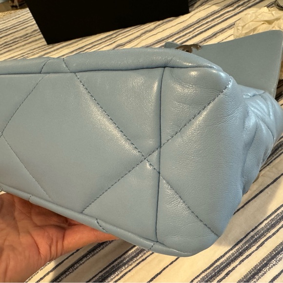 ❌ SOLD ❌ Chanel 19 Large ( 2021 )💲7️⃣0️⃣0️⃣0️⃣ - Picture 15 of 16